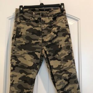 Camo skinny/ankle jeans size 26